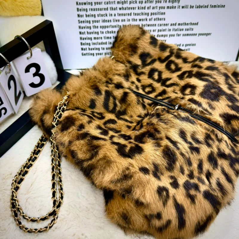 

Luxury Leopard Print Shoulder Bag For Autumn and Winter Fashionable Fur Handbag Women's 2026 New Underarm Bag Tote Bag