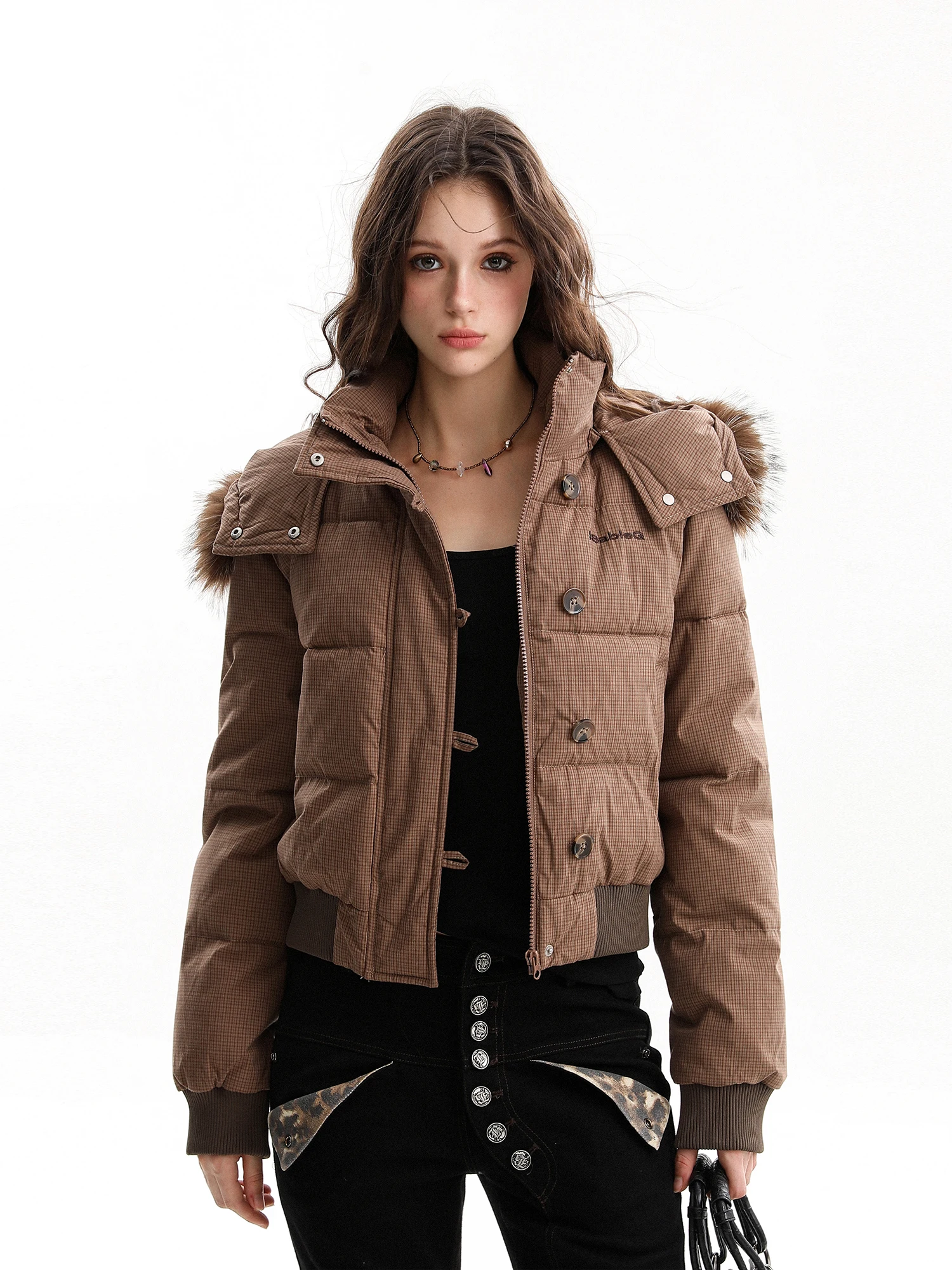 

Женская зимняя утепленная хлопковая куртка Biggold с отстегивающимся меховым воротником и капюшоном, в клетку, приталенного кроя