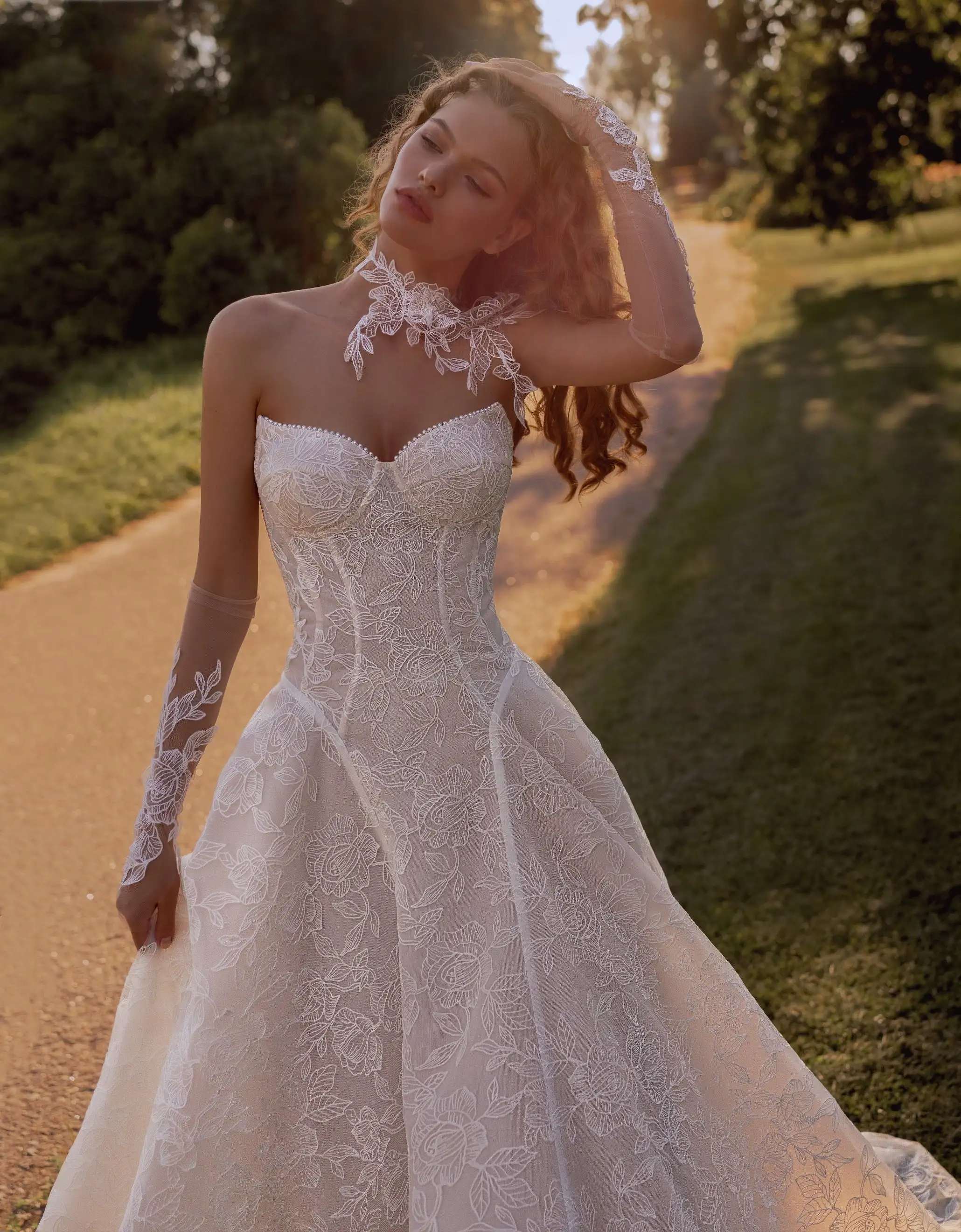 Customizable High-quality Strapless Lace Wedding Dress Strapless Sweetheart Neckline Bridal Dress Long Train Vestido De Novia
