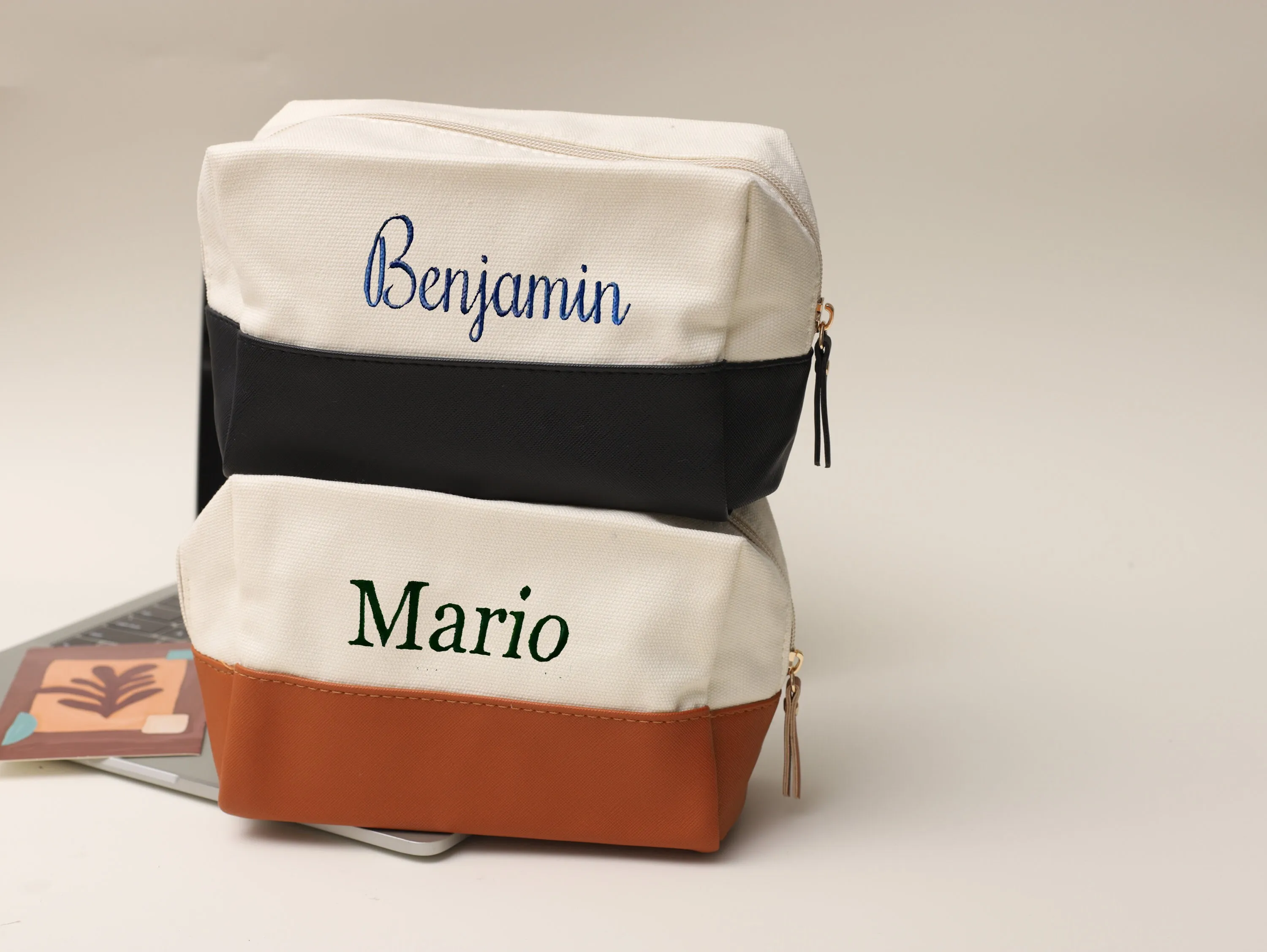 Borsa per il trucco ricamata Borsa per cosmetici con monogramma personalizzato con nome Borsa da toilette da viaggio Regalo per il suo regalo di