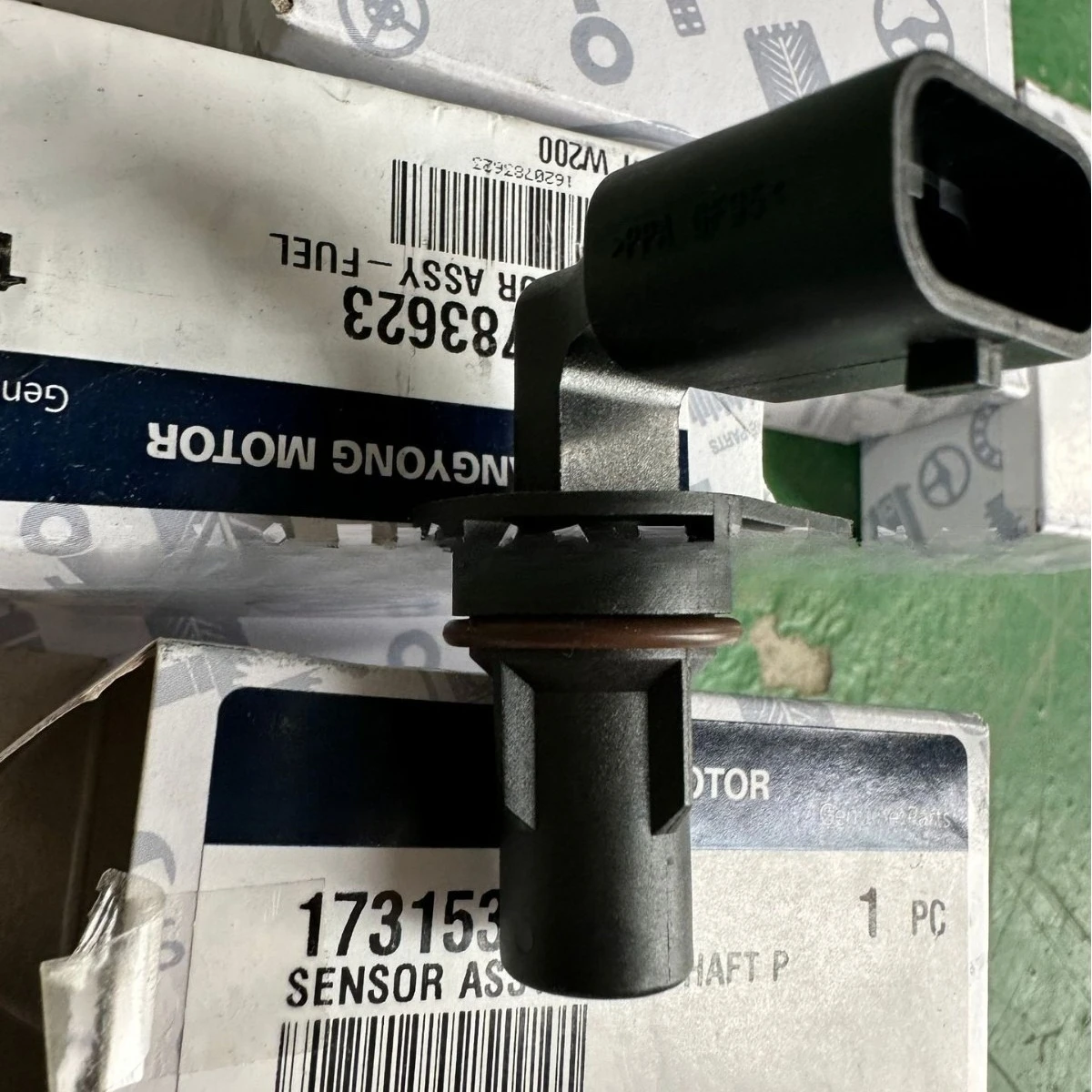 Shuanglong Tivira camshaft position sensor 1731530428 genuine original factory