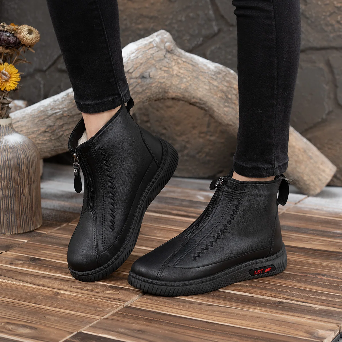 Botas Casuais Femininas de Inverno 2026 com Forro de Lã e Couro, Fechamento com Velcro, Bordado, Sola de Borracha Macia Antiderrapante e Quente
