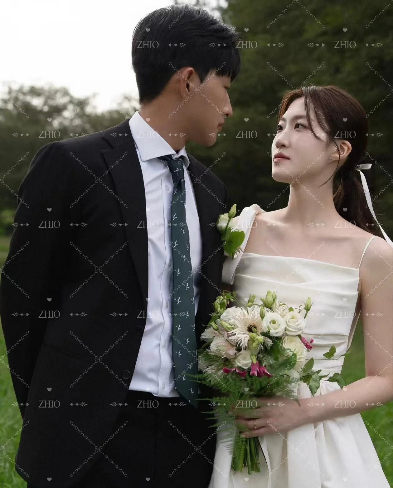 ZHIO بسيط القوس السباغيتي الأشرطة فستان حفلات الزفاف العاج الساتان ألف خط كوريا صورة تبادل لاطلاق النار فستان استقبال الزفاف مخصص