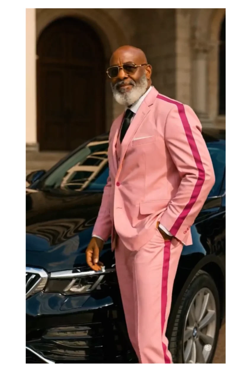 Рисунок 2 - Розовый мужской костюм