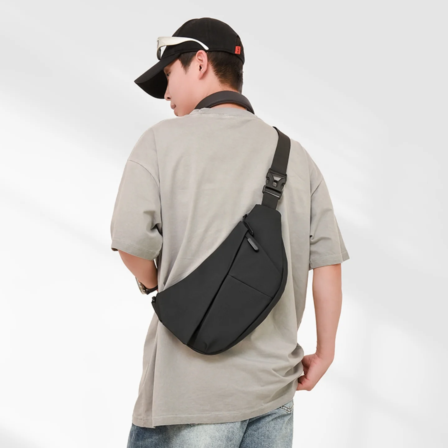 

Waterproof Sports Men's Crossbody Bag Outdoor Casual Cycling Chest Bag Functional Commuting Single Shoulder Bag Trendy Brand