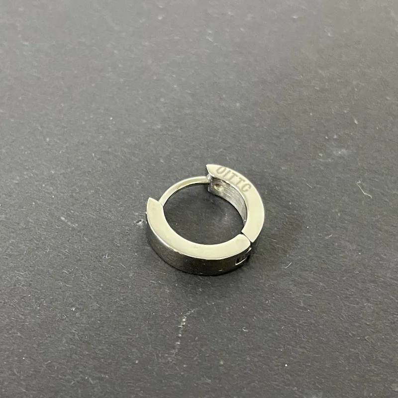 

OITTC New Pure Titanium Earrings Ultra-light Anti-allergy Fashionable Classic and Beautiful Earrings Exquisite Gifts