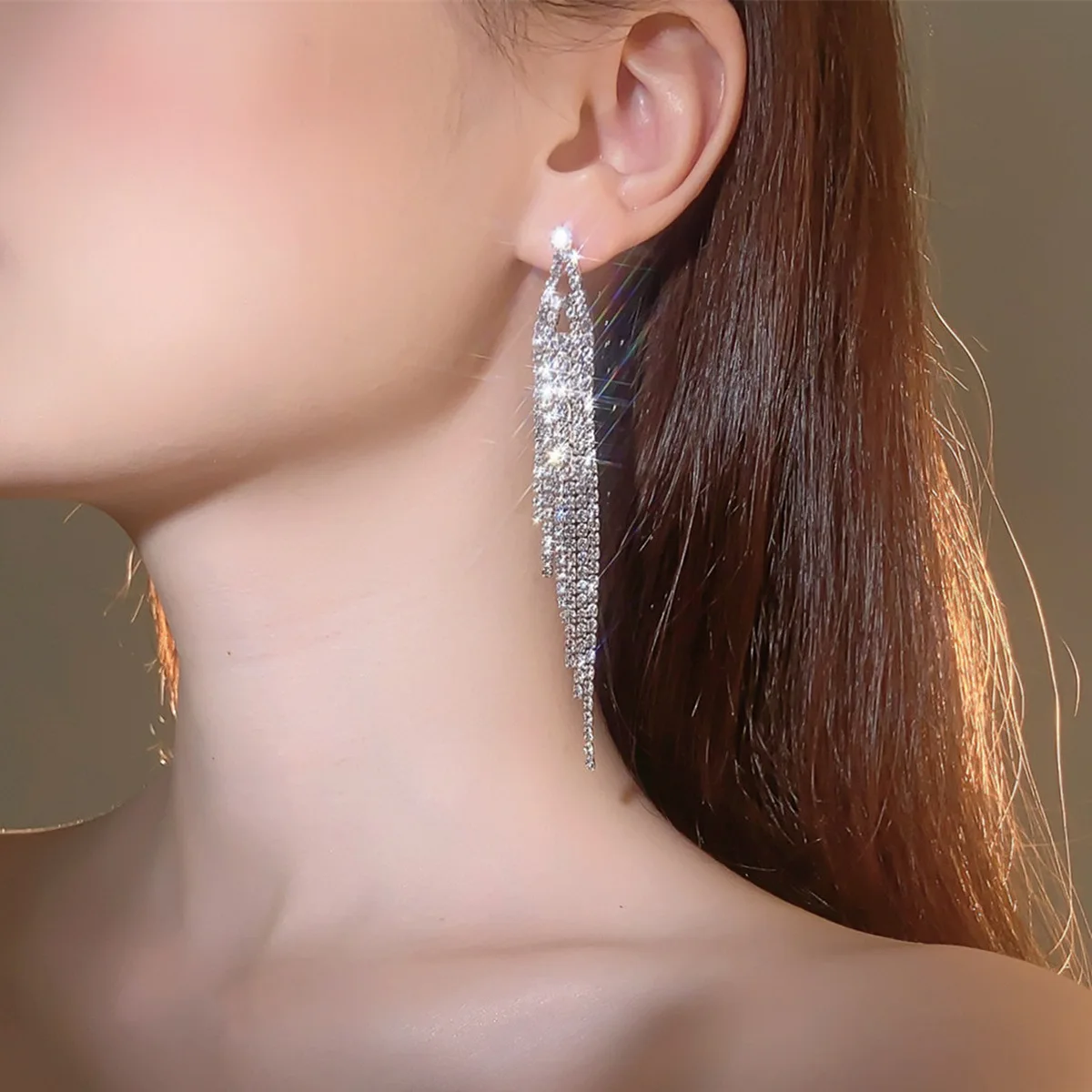 Pendientes largos con flecos de diamantes de imitación Choka Fashion para mujer, aretes de temperamento con pedrería, joyería para la oreja, venta al por mayor