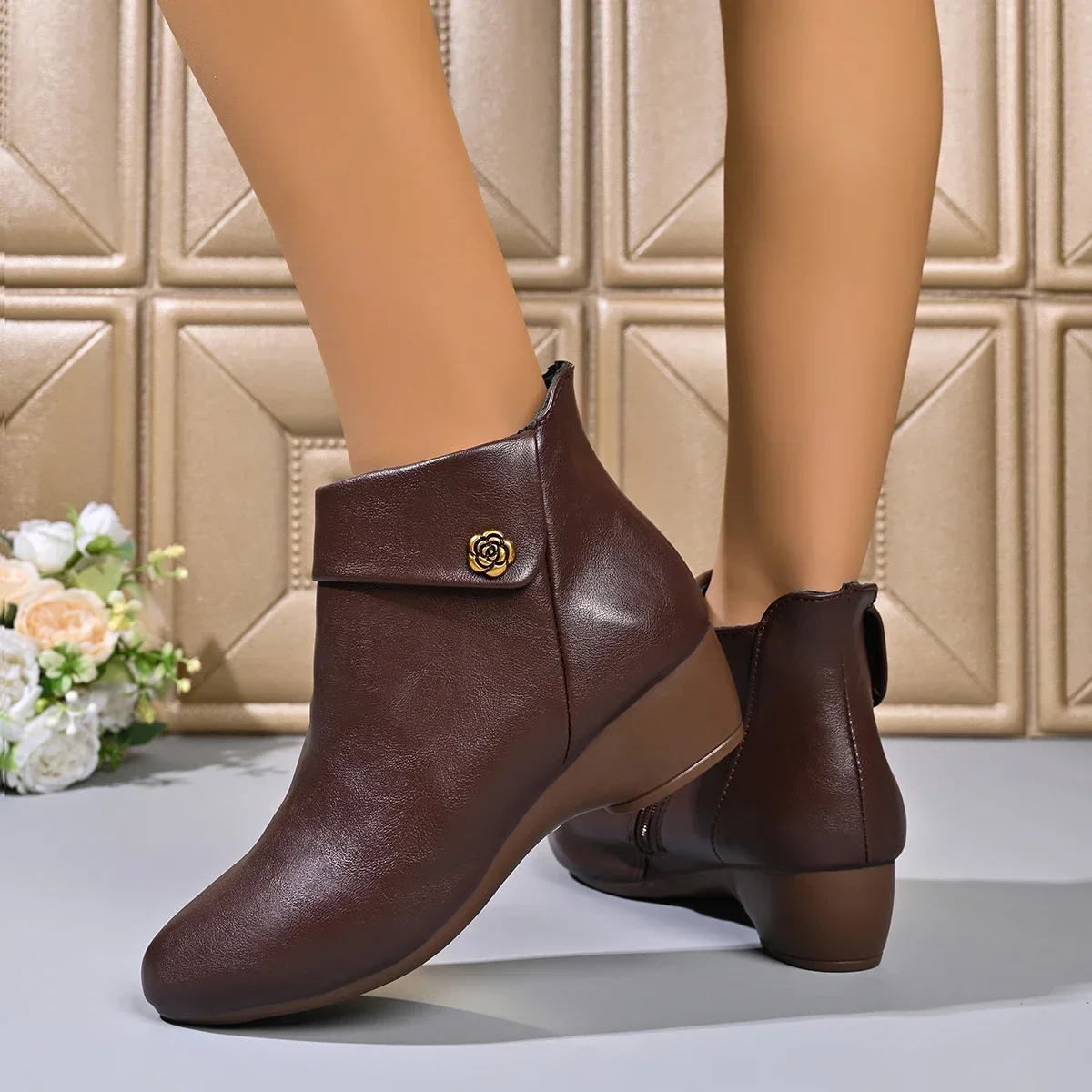 **Fashionable Hot Selling Comfortable High Heel Short Boots New Winter Round Head Elegant Warm Slope Heel Casual Women's Boots