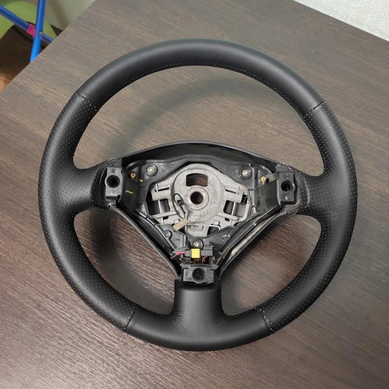 

Мягкий перфорированный кожаный чехол для Peugeot 307 2001-2008 307 SW 2005-2008, кожаный чехол на руль автомобиля с ручным шитьем своими руками