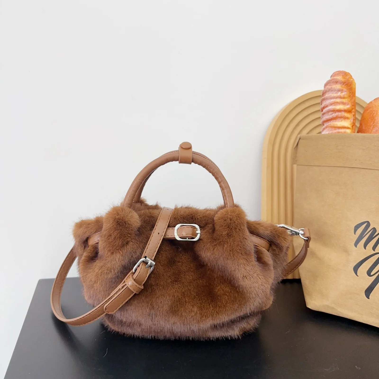

Fashion Soft Plush Faux Fur Shoulder Bag Crossbody For Women Autumn Winter Black White Khaki Small Handbags Daily Party Clutches