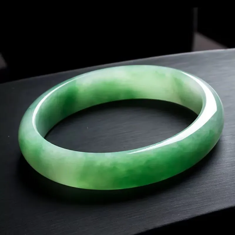Elegant   jadeite  light floral pattern   bright green bracelet translucent