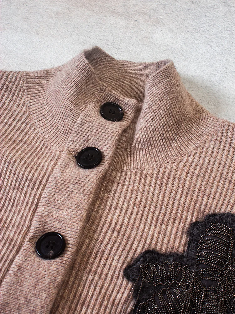 Chaqueta suéter de punto con cadena de cuentas y cuello cárdigan de lana nueva de otoño e invierno para mujer