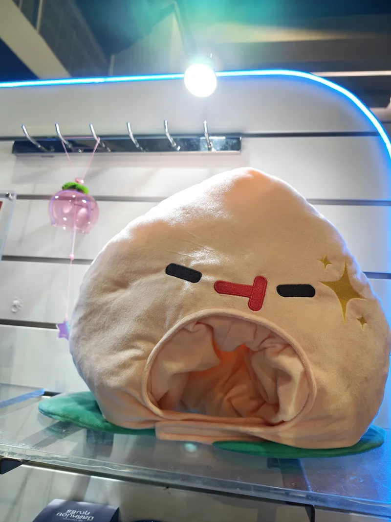 その他 PondPhuwin MeAndThee PEACH PLUSH HAT file.jpg