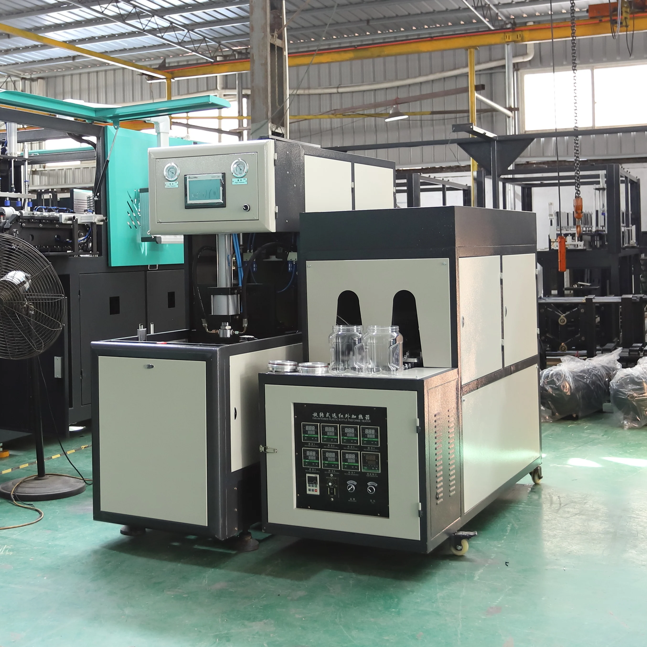 Semi Auto PLC Pump 1 Cavity 35000kN Clamping Force 260mm Diameter 430mm Height PP PET Bottle Soplador