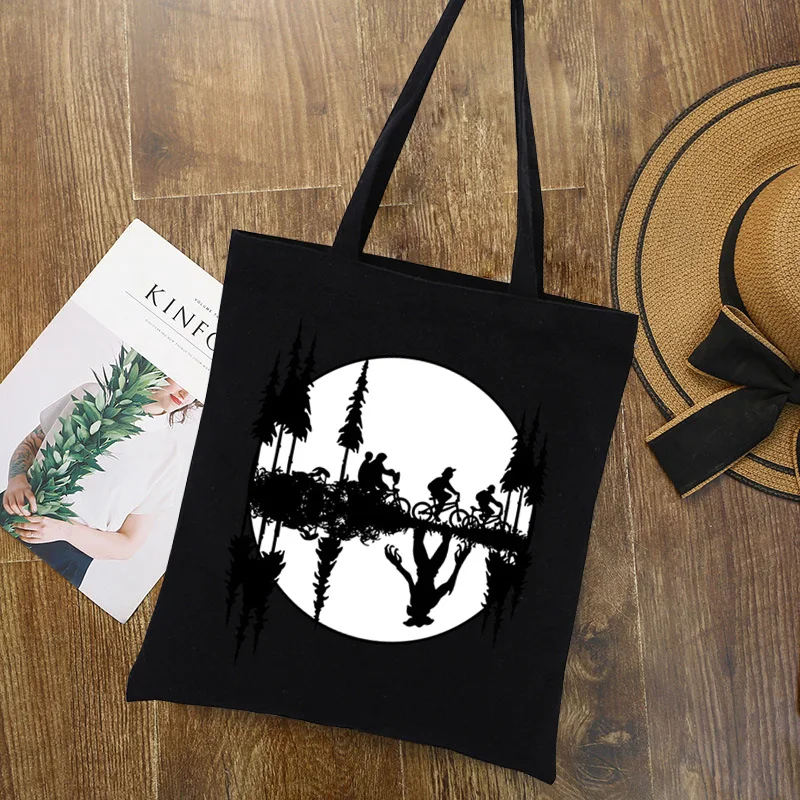 11 حقيبة قماش هاراجو كرتونية للنساء ، حقيبة يد بسيطة ذات سعة كبيرة للتخزين ، حقيبة كتب للطلاب قابلة لإعادة الاستخدام ، حقيبة حمل سوداء ، موضة الفتيات