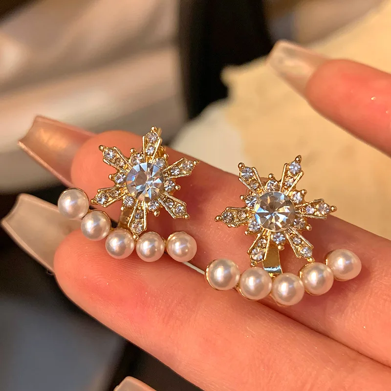 New Fashion Trend Unique Design Elegant and Exquisite Light luxury Zircon Snowflake Pearl Earrings For Women Jewelry Wedding