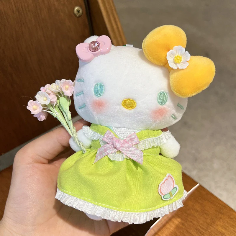Sanrios süßer Hellokittys Plüschtier-Schlüsselanhänger mit Blumendetails, Kawaii-Charakter, Kt-Katzen-Anhänger, Kleid, Schlüsselanhänger, Geschenke für Mädchen