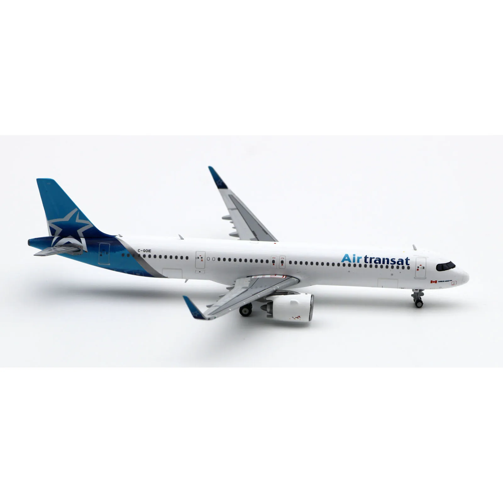 XX4195 Alloy Collectible Plane Gift JC Wings 1:400 Air Transat Airbus A321neo Diecast Aircraft JET Model C-GOIE  With Stand