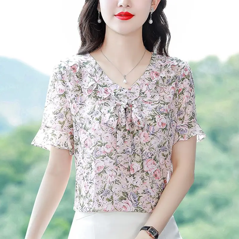 New Fashion and Beautiful Floral Chiffon Shirt for Wome Versatile Age-reducing Ruffle Edges