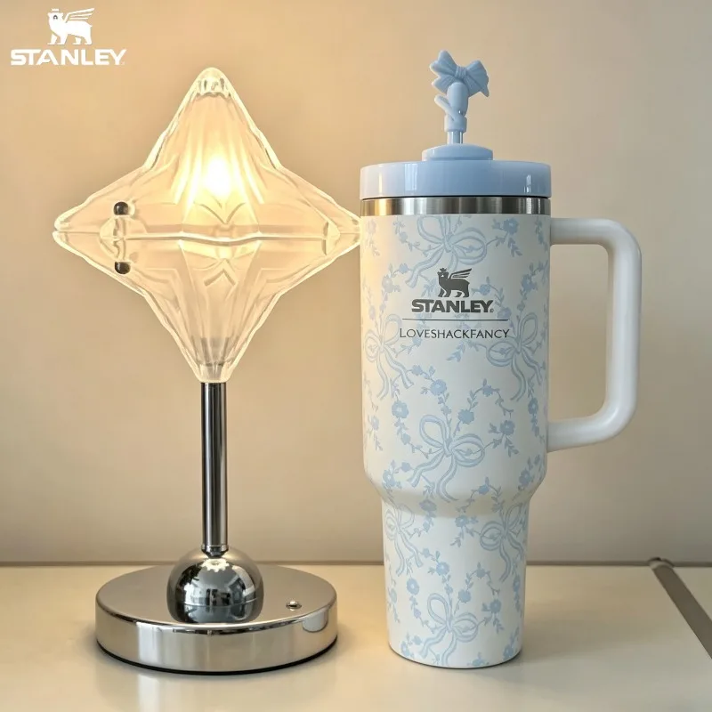 Termo Stanley de 40 oz, color crema rosa floral, con lazo azul pálido, LoveShackFancy Quencher H2.0, con asa blanca grande, para acampar