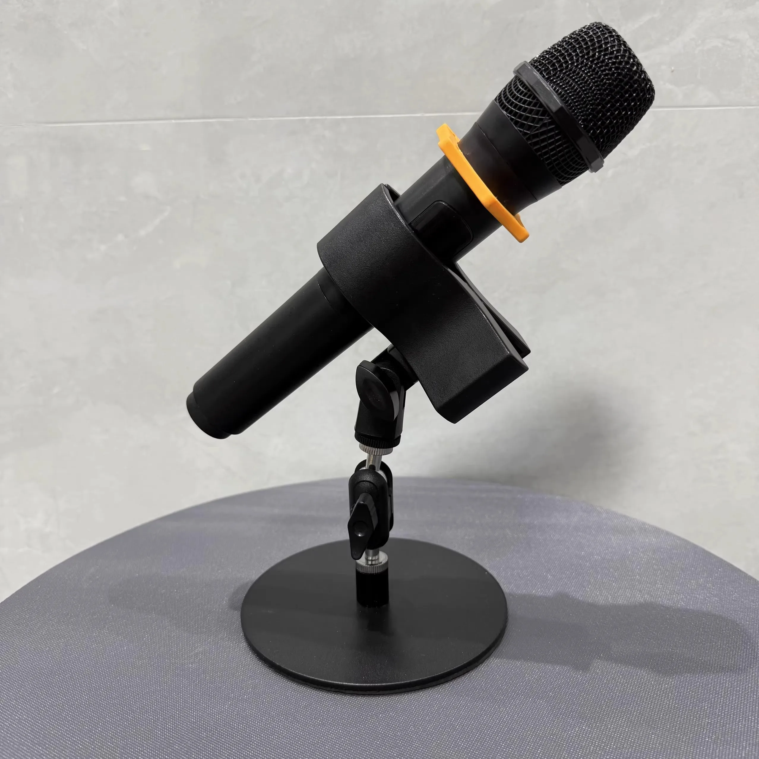 

Настольная металлическая подставка для микрофона с дисковым креплением на 360 градусов, регулируемый держатель для микрофона для караоке и прямых трансляций