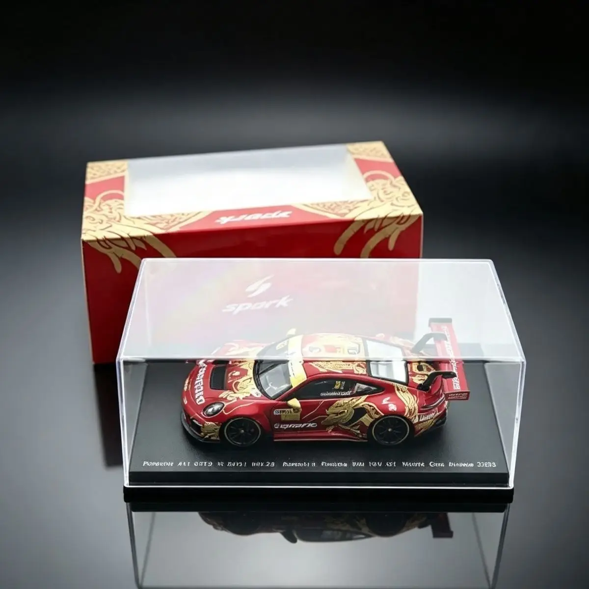 Spark 1:64 Porsche 911 Macau Tsingtao Beer Red Gold Dragon Beschichtetes Legierungs-Automodell