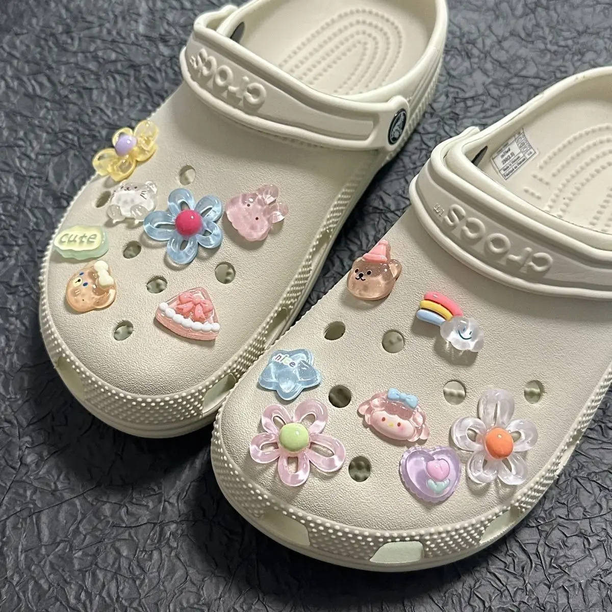 Jelly flower pattern perforated shoes with buckle rainbow colored animal cute and childlike transparent and exquisite detachable