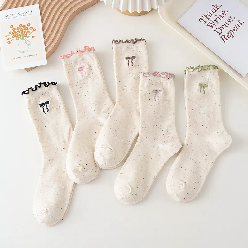 5 pares de calcetines de tubo medio con borde de hongo de puntos simples y modernos de nuevo estilo de otoño e invierno para mujer con lazo de encaje calcetines largos para mujer