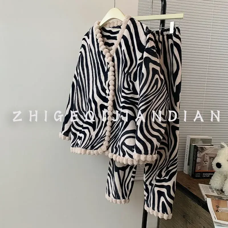 Female New Style Autumn and Winter Thickening Type  Flannel Loungewear Can Be Worn Outside Zebra Streak Coral Fleece Pajamas