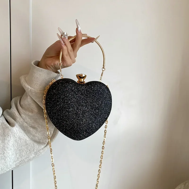 Delicate heart-shaped red envelope, shiny chain bag, shoulder messenger dinner handbag.