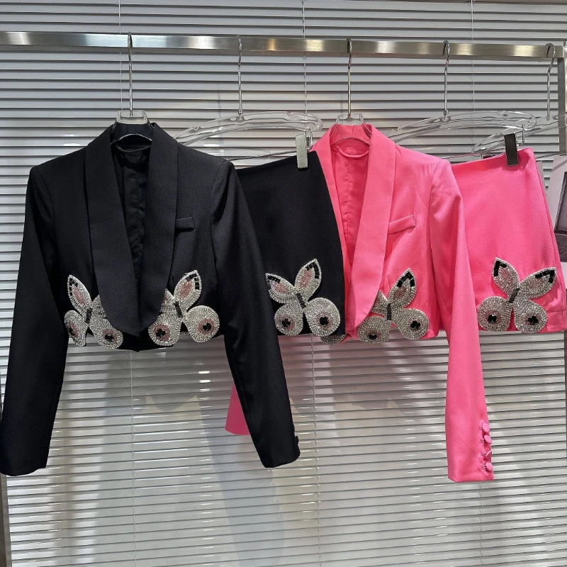 

Легкий роскошный короткий пиджак с подкладкой в виде бабочки и бриллиантов + короткая юбка трапециевидной формы, новый осенний комплект 2023 года для поездок на работу