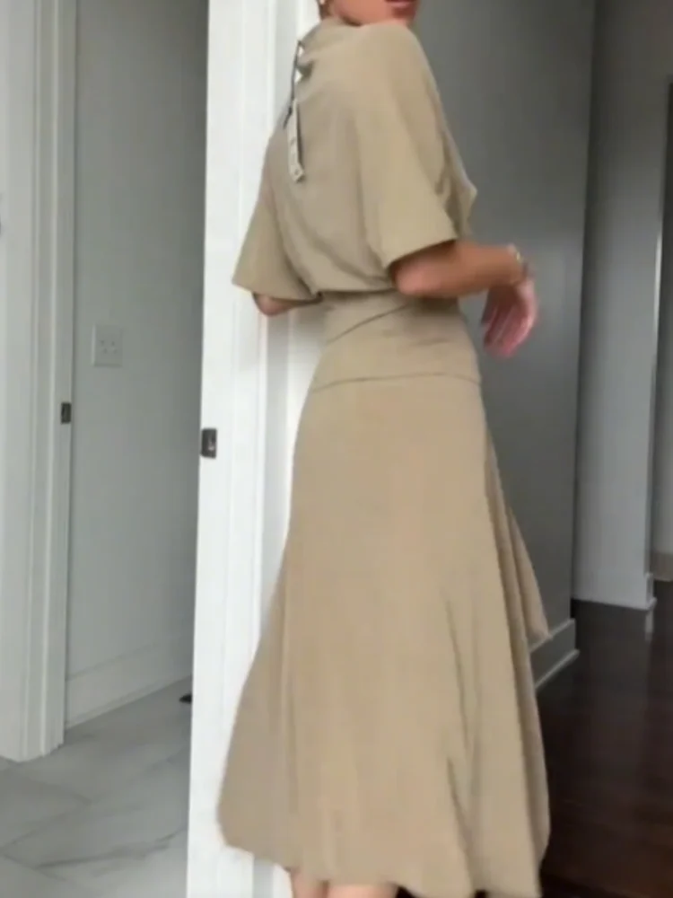 

Элегантные комплекты из топа и юбки для женщин: укороченный пуловер с высоким воротом и плиссированной длинной юбкой. Новинка 2026 года. Весенние наряды для женщин.