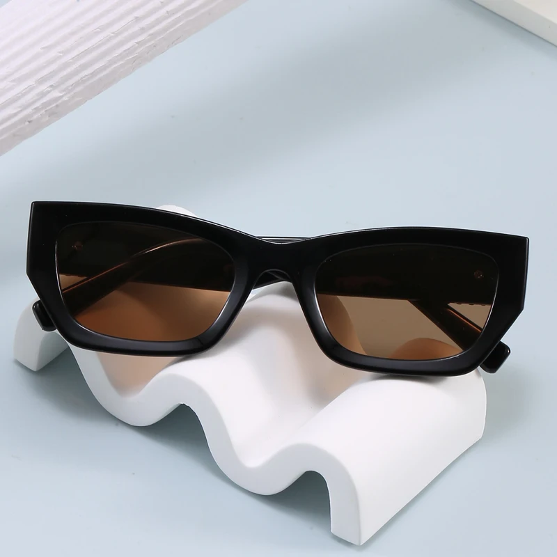 Schutzbrille Neue Mode Kleine Cat Eye Sonnenbrille Frauen Polygonale Urlaub Im Freien Sonnenschutz Niet Sonnenbrille UV400