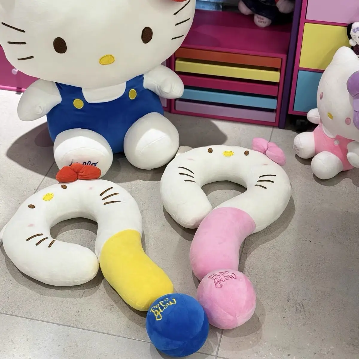 

New cute Hello Kitty girl cartoon question mark neck pillow U-shaped pillow airplane travel portable sleep aid pillow sofapillow