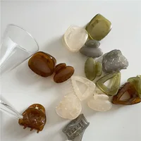 Horquilla triangular geométrica acrílica transparente para el pelo, captura de plástico de diamante retro a la moda, versión coreana