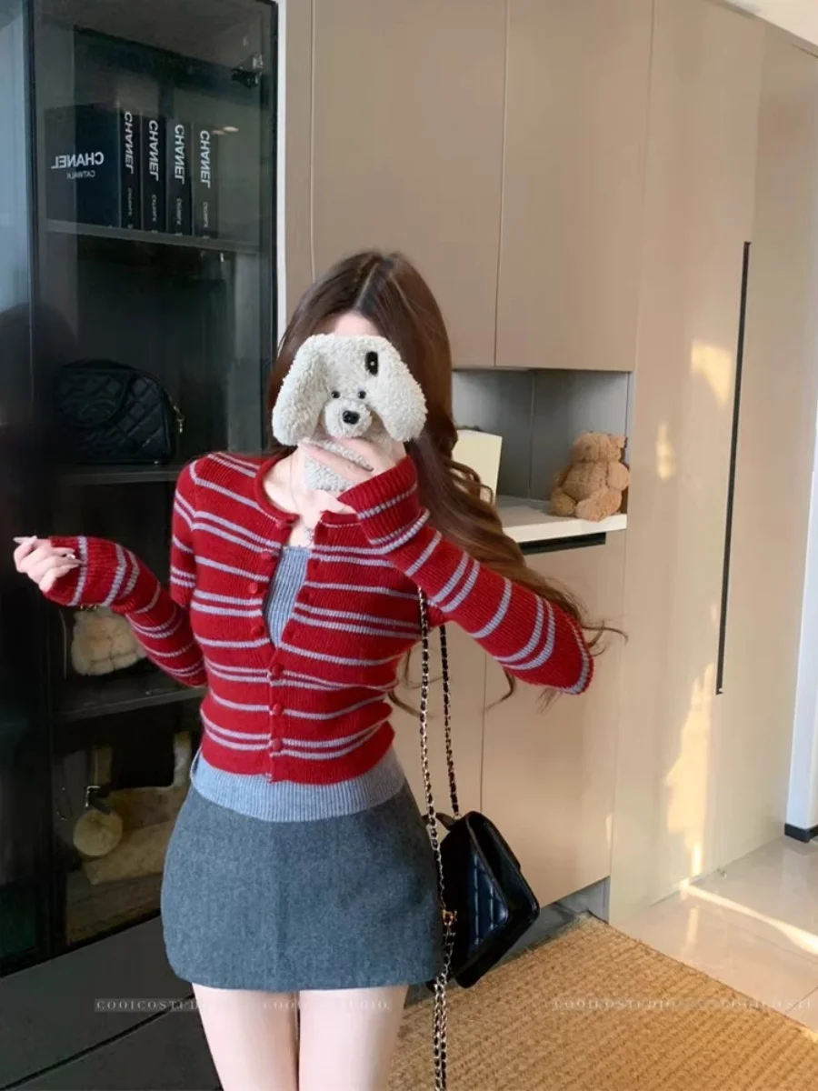 

Женские пуловеры: Желтый, Золотой, Янтарный, Медовый, Лимонный, Канареечный, Шафрановый, Горчичный, Золотисто-желтый, Соломенный, Кремовый, Баттерный, Ванильный, Цвет слоновой кости, Бежевый, Бежевый молочный, Бежевый пепельный, Бежевый меланж.