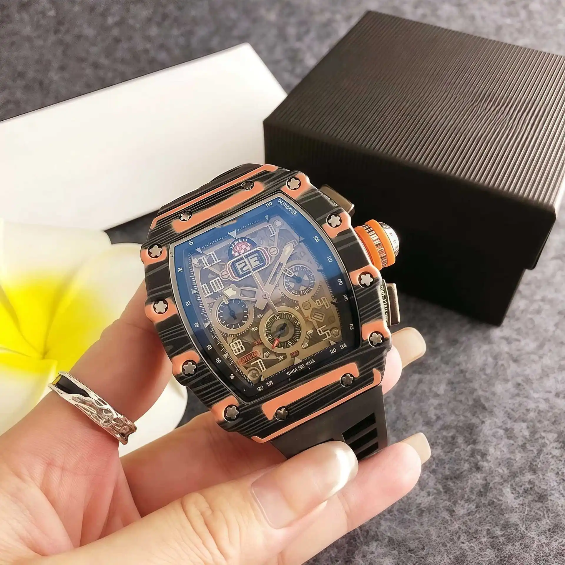 ساعة برميل النبيذ من ألياف الكربون، ساعة ريتشارد كوارتز، ساعة تقويم رقمية، ساعة مجوفة جديدة على شكل برميل النبيذ