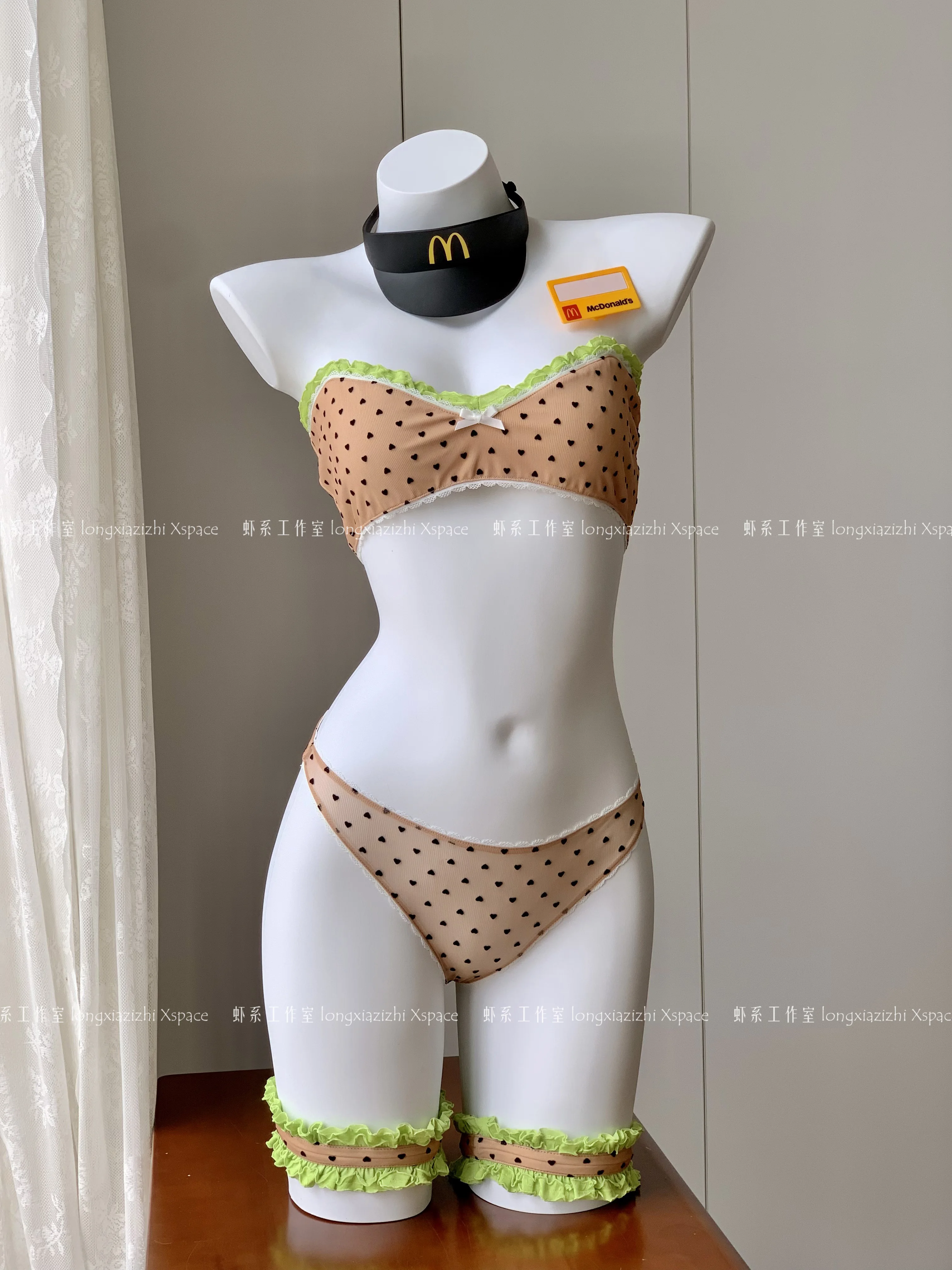 Woman Hamburg Cos Clothing Polka Dot Ruffled edge Bra and Thong Underwear Set  Waitress Cosplay for Halloween