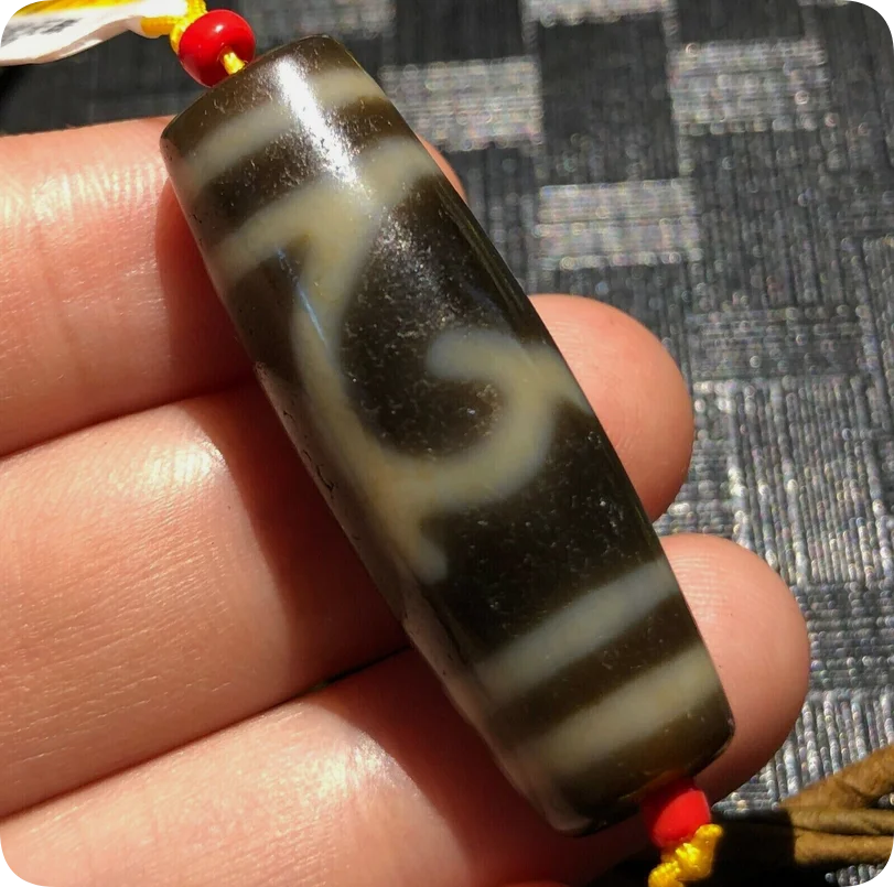 Unique Magical Tibetan Old Agate Ivory Color lvdumu Totem dZi Bead 12*38mm