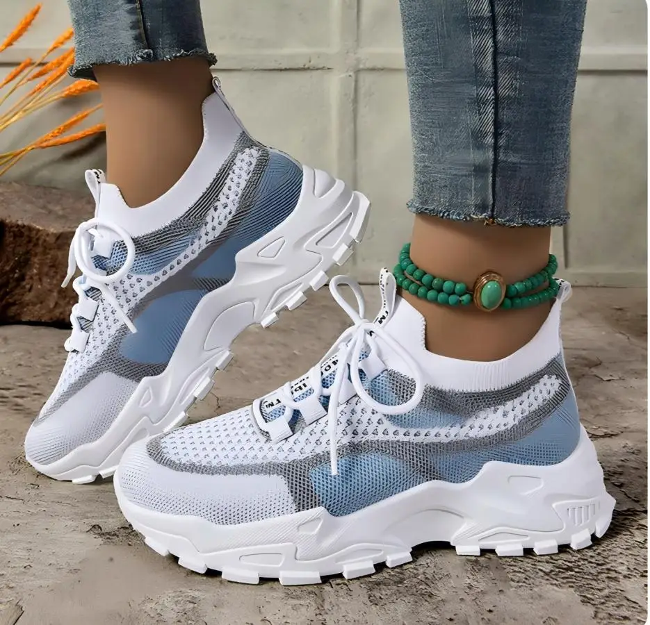 

Модные женские кроссовки на платформе в стиле Dad Sneakers: легкие, дышащие, комфортные, для повседневной носки