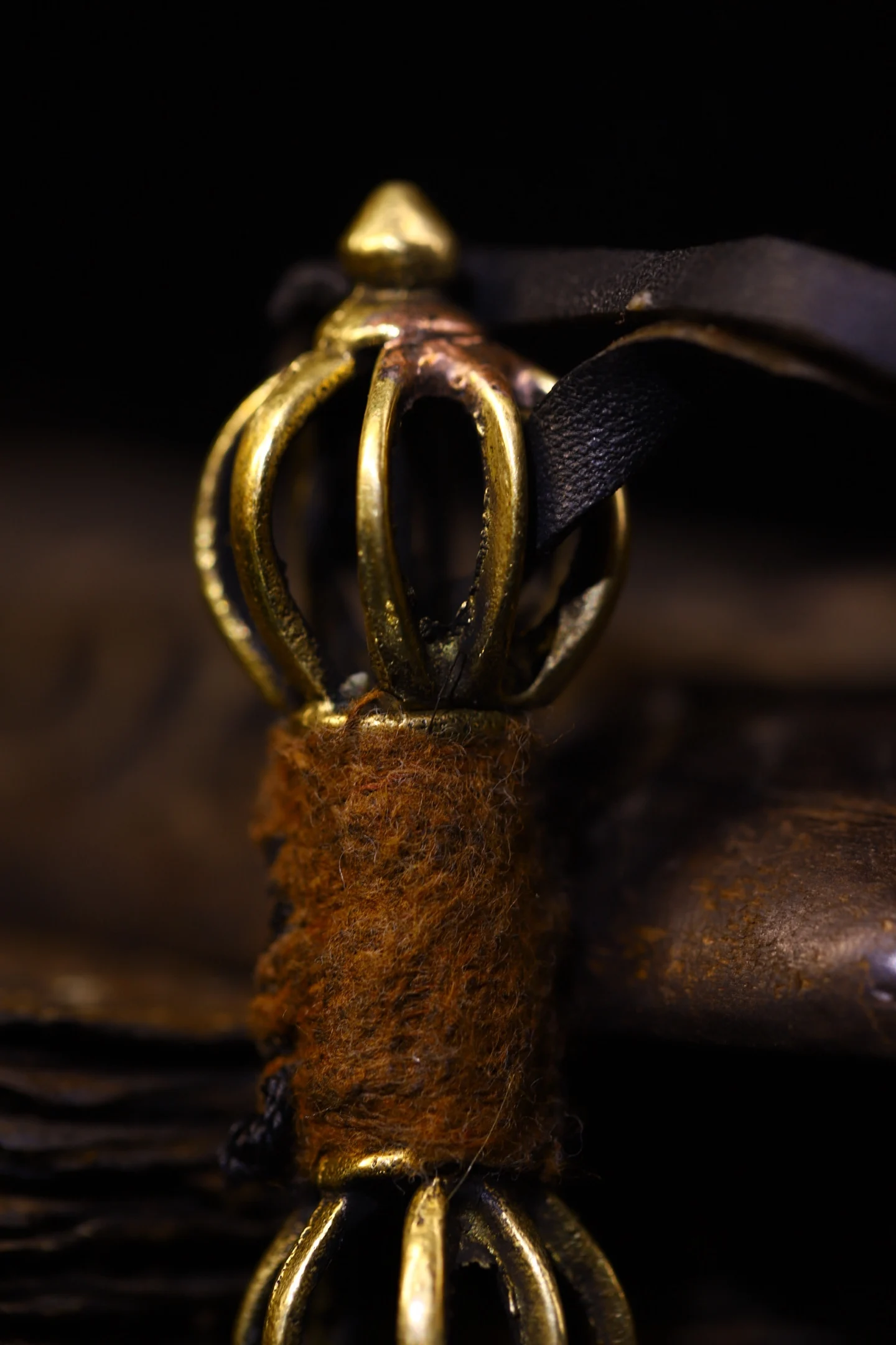 Returned Lima copper in Tibetan areas of China is hand-made to carve small ornaments.