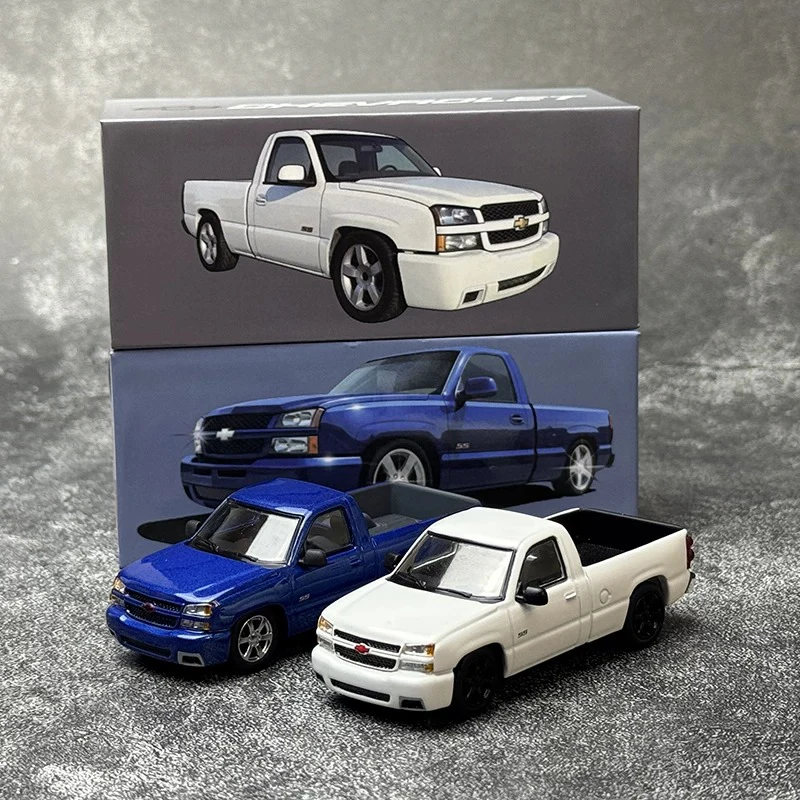 

PARA 1:64 Scale Silverado 2006 Pickup Truck Alloy Model Car Classics Adult Souvenir Gift Static Display
