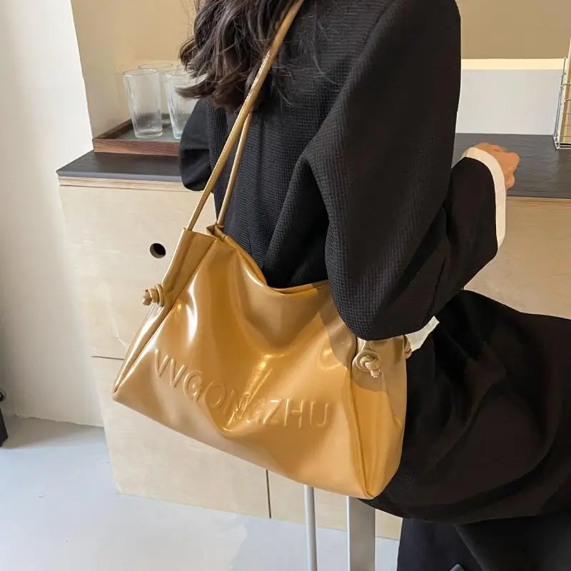 

Soft Leather Large Capacity Tote Bag 2024 New Women's Letter Printed PU Underarm Bags Classroom Commuting Versatile Handbag