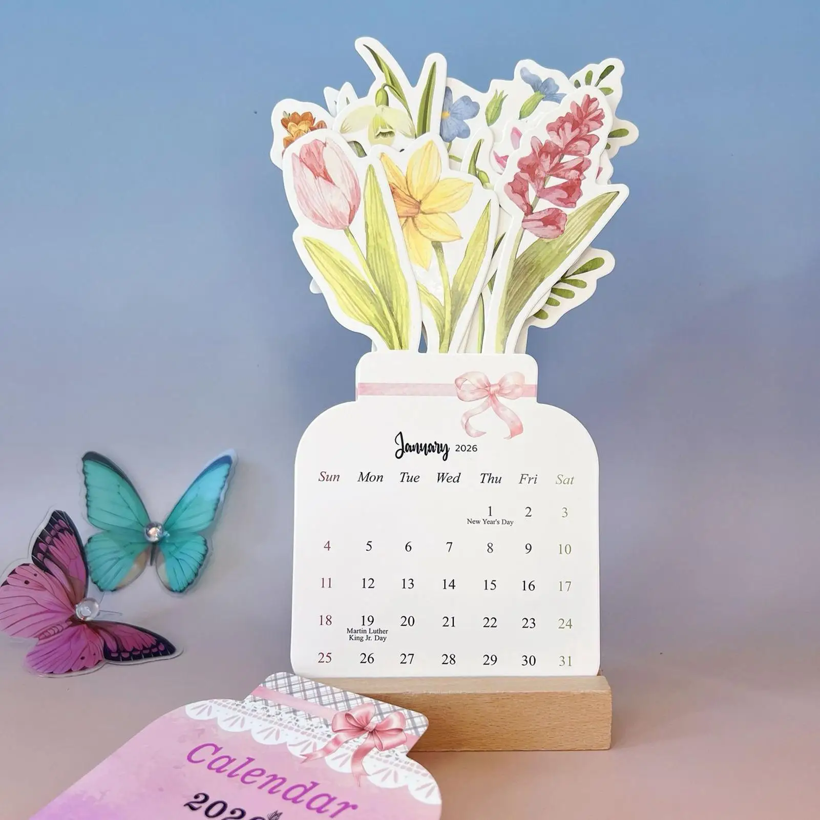 

Маленький настольный календарь с цветочным принтом на 2026 12 месяцев, мини-настольный календарь с цветочным цветком и деревянной основой, декоративный планировщик расписания