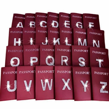 ซองใส่หนังสือเดินทางสีแดง A-Z ตัวอักษรพลอยเทียม1ชิ้นกระเป๋าใส่พาสปอร์ตกระเป๋าเก็บบัตรอุปกรณ์ท่องเที่ยวแฟชั่นสำหรับเที่ยวบิน