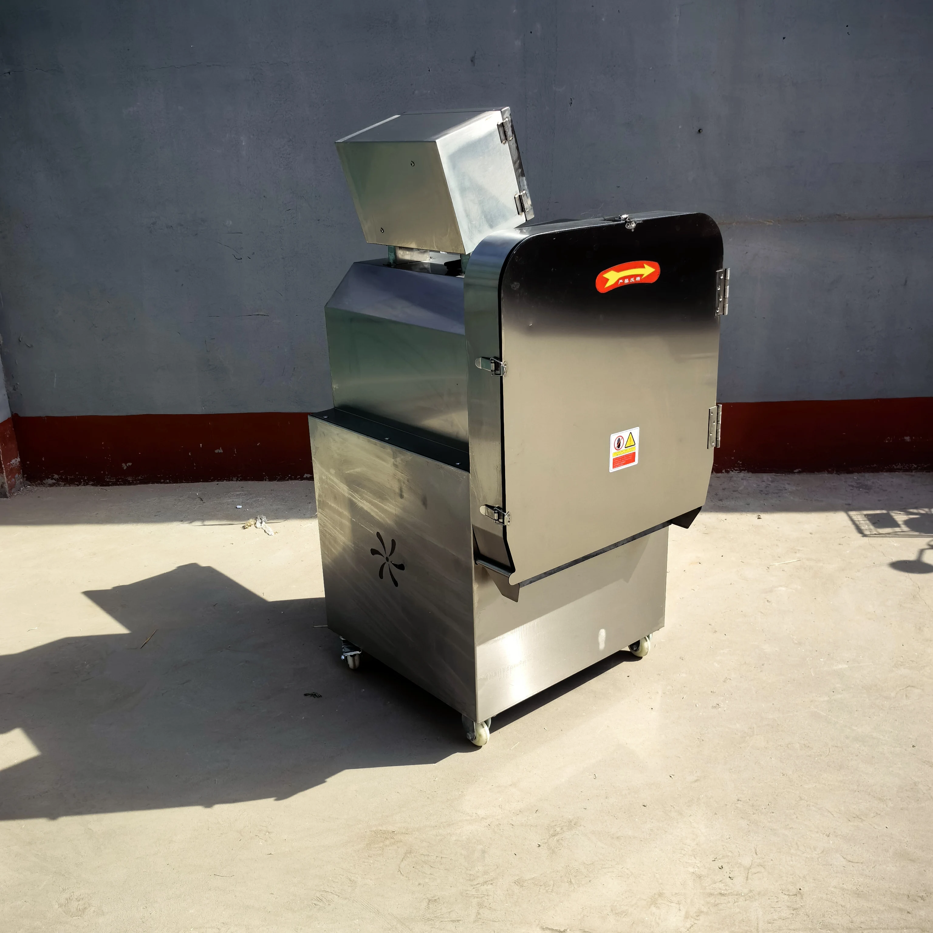 Electric Stainless Steel Vegetable Cutting Machine For Cabbage Onion And Vegetable Granulator Machine