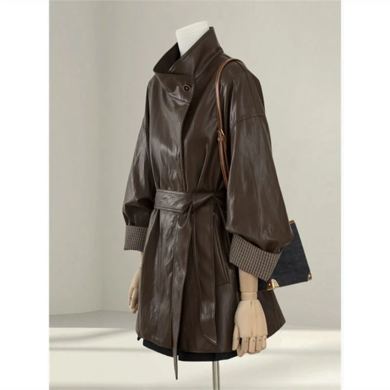 سترة كورية عالية الجودة من الجلد البني للسيدات لربيع وخريف 2026 انفجارات جديدة فضفاضة ضيقة من جلد البولي يوريثان ملابس خارجية للسيدات