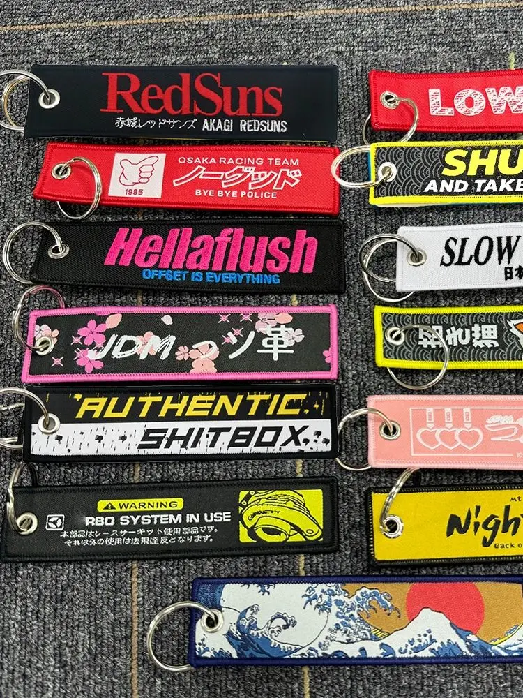 Nowy projekt JDM Culture Fabric Podwójne logo Haft Samochodowy brelok do kluczy Osobowość Moda Tkanina Klucz Tag Akcesoria — zdjęcie 2