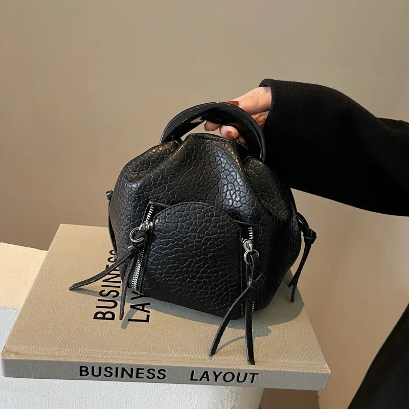 

Chain Women's Crossbody Bag Unique Design 2025 New Shell Bag Premium Handheld Commuter Leisure Small Bag Сумка Женская