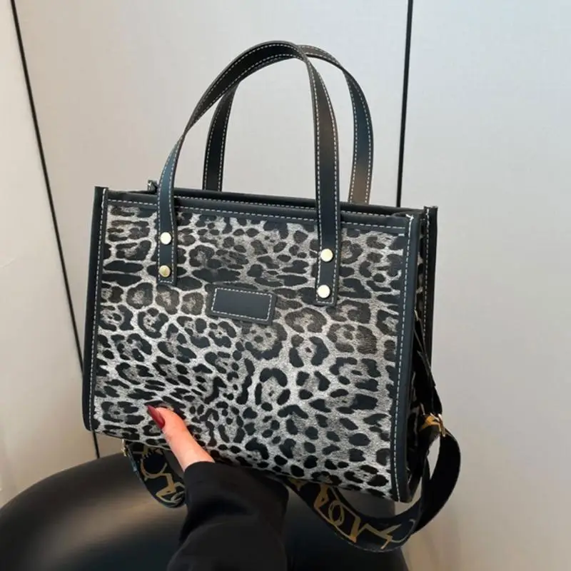 حقيبة كروسة من جلد النمر الحديثة Pu Pu Crossbody للنساء حقيبة الكتف مع حزام قابل للتعديل لأي مناسبة 20ca